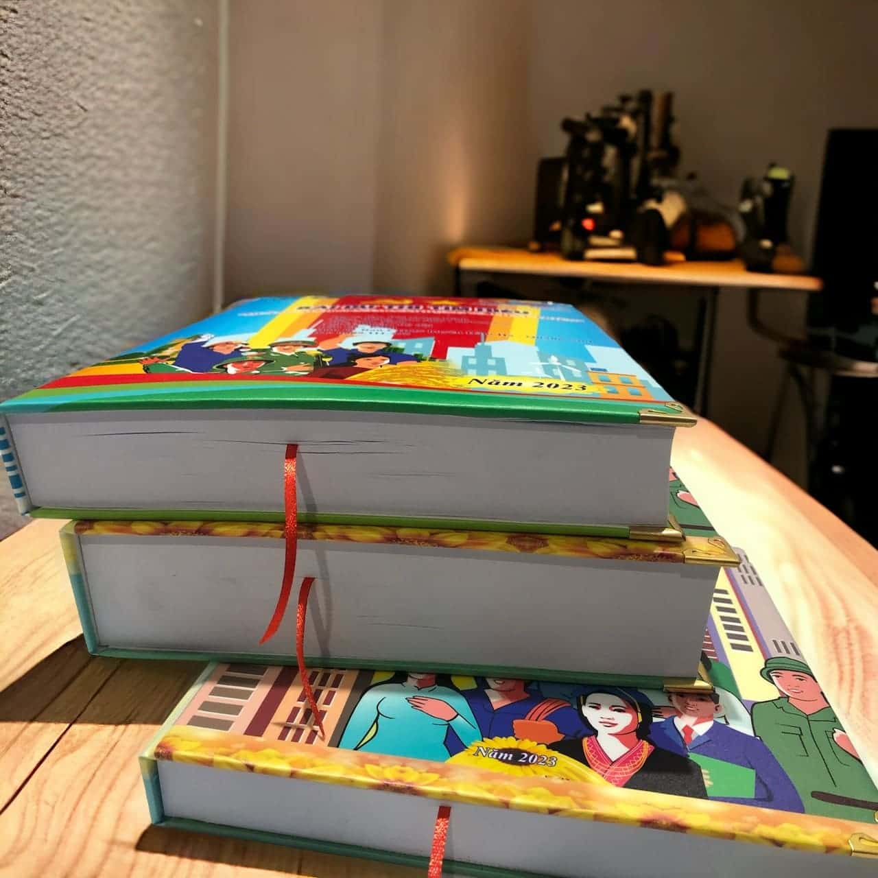 mau-sach-in-mau-dong-bia-cung-dep